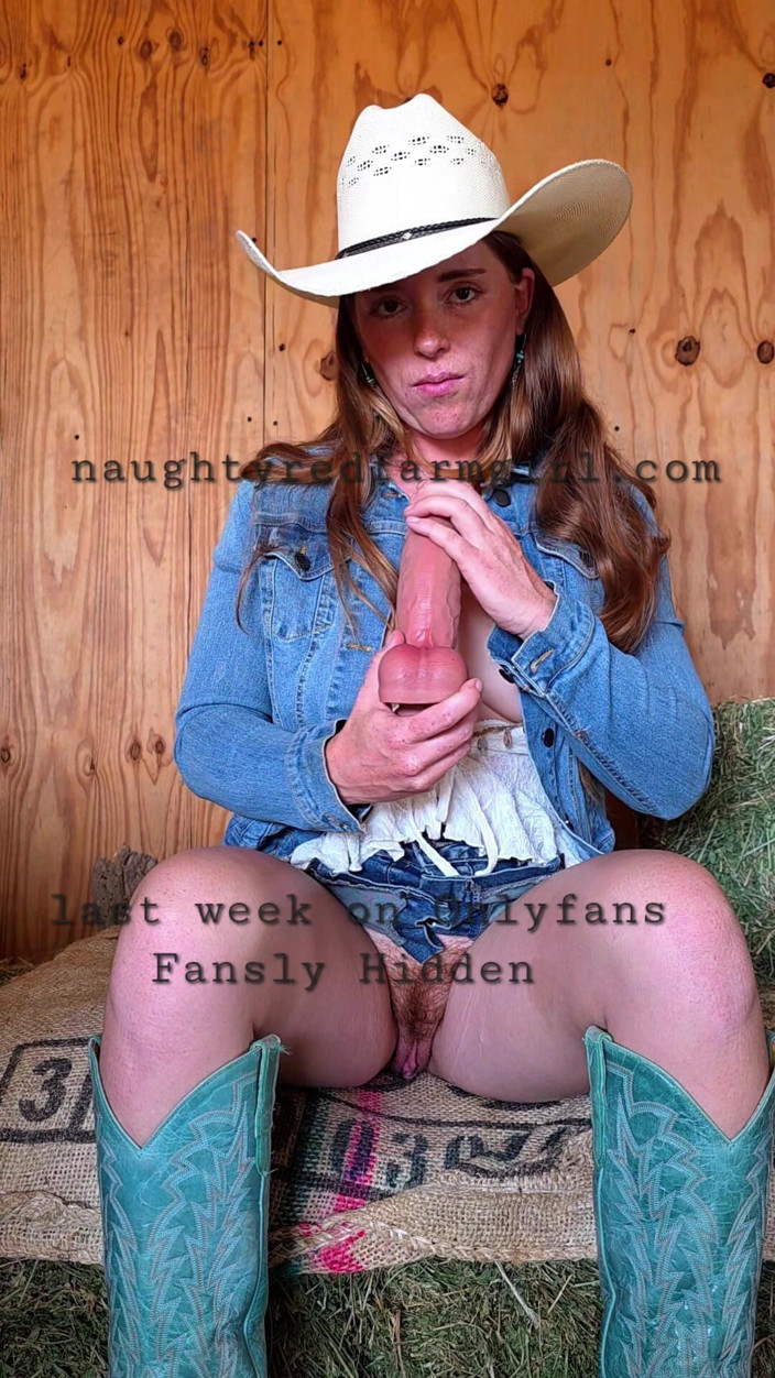 NaughtyRedFarmgirl: Zrzka šuká sama sebe jako blázen Na celé farmě