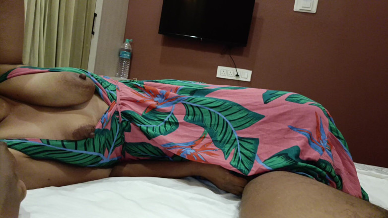 Desisexqueen: Unerwartet Ein Hotelzimmer Mit Meiner Stiefschwester Teilen