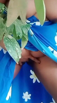 Süßes indisches college-camgirl wird komplett nackt