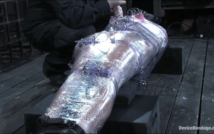 Device Bondage by Kink: चिपचिपा हॉट रैप ट्रैप