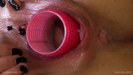 Queen Snake: Rolele de păr pe un vibrator mă fac să ajung...