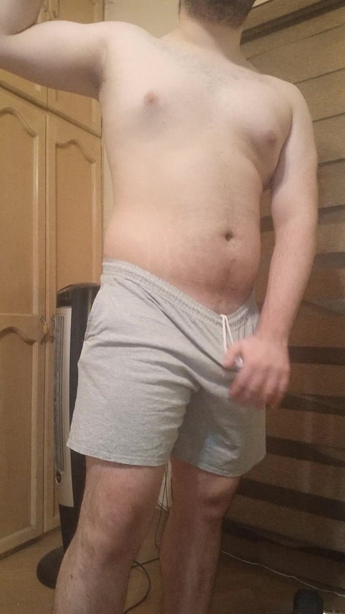 Himbo_Fox: Beefy Stud Goes Commando and Shows off