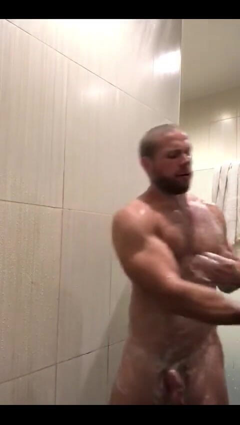 Leo Bayne: 見てみて、私のバッド