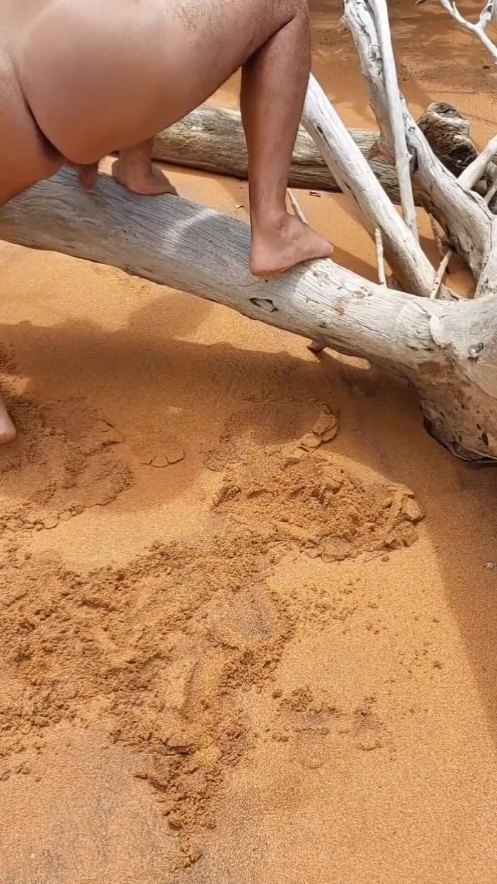 Ladysilvas: Ladysilva předvádí svůj opálený zadek s velmi sexy tan line...