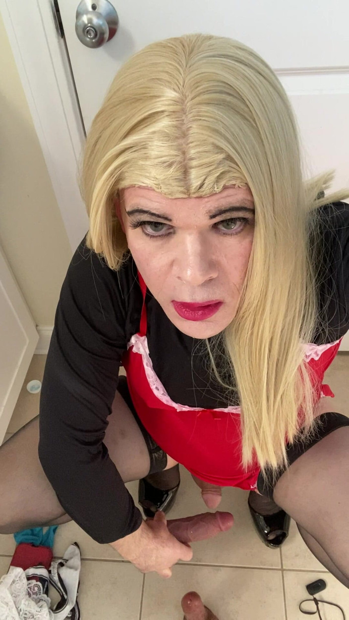 MadisonCD2025: Część 1 Amatorskie Sissy Crossdresser w bieliźnie pończochy Wysokie obcasy z...