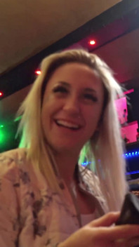 Německý skaut - blonďatá dívka Gina Talk s prvním pornem casting šukání na ulici