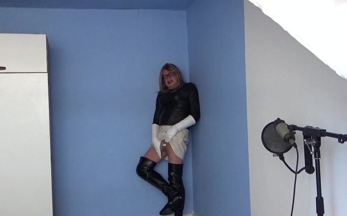 Leather Kirsten: Chơi trong da
