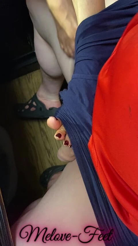 Naelor: Melove Giving a Footjob to Naelor Part 2
