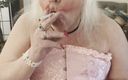 Constance: Pissen in Pink und Rauchen