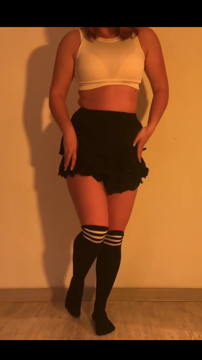 Fox Flame: Un striptease sexy care să-ți strălucească ziua plictisitoare