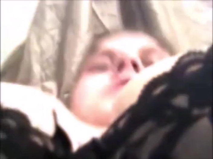 Fat House Wife: Gospodină grasă care fumează pe camera web în timp ce se...