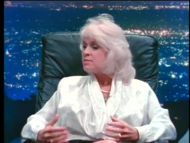 Old Good Porn: 空腹の熟女といくつかのランディスタッドのグループとの古典的な乱交シーン