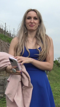 Winiarze w winnicy