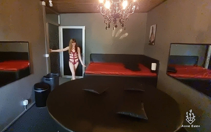 Anne Eden: Свінгерський клубний секс в ліжку карусель!!