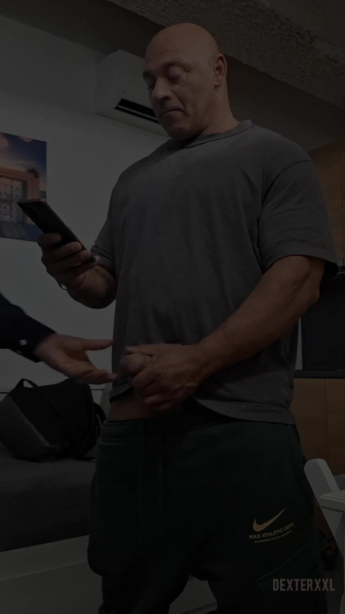 Dexterxxlfun: Pan Guru wyssał. Przyjaciel kulturysty z ogromną spermą