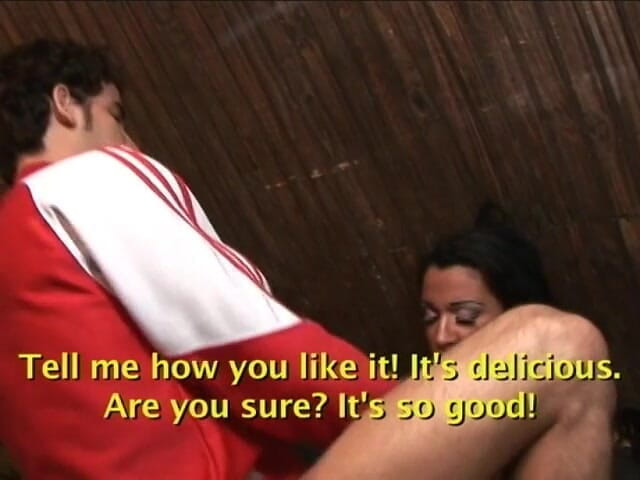 Shemales Tales: Transsexual pervers cu țâțe obraznice este mângâiat de pepeni apoi în cur...