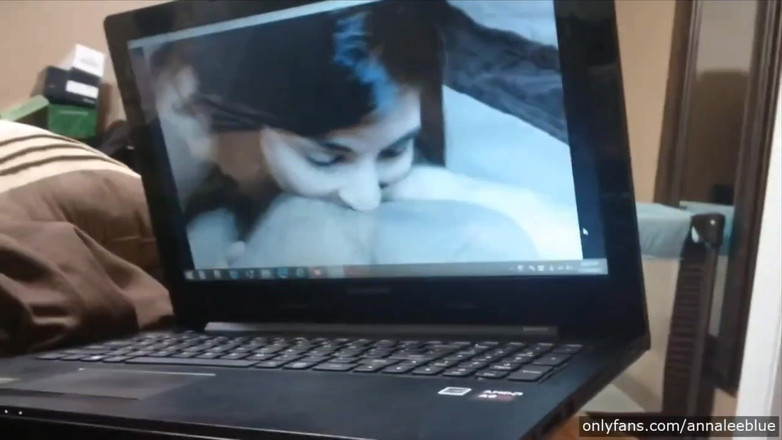 Annalee Blue: Жена сосет и дрочит член во время просмотра ее домашнего порно в любительском видео