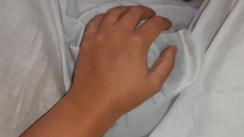 Lesbian-illusion: Přítelkyně mého souseda mě probudila pod dekou s Lízáním