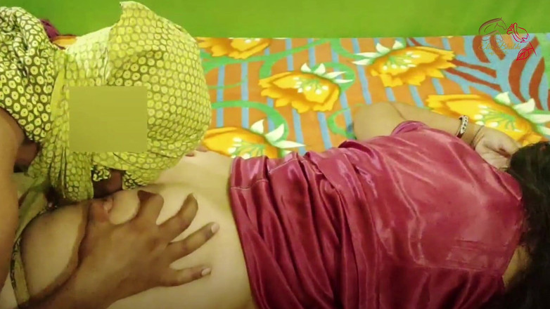Eliabhabhi: Staré video s prvním análním sexem