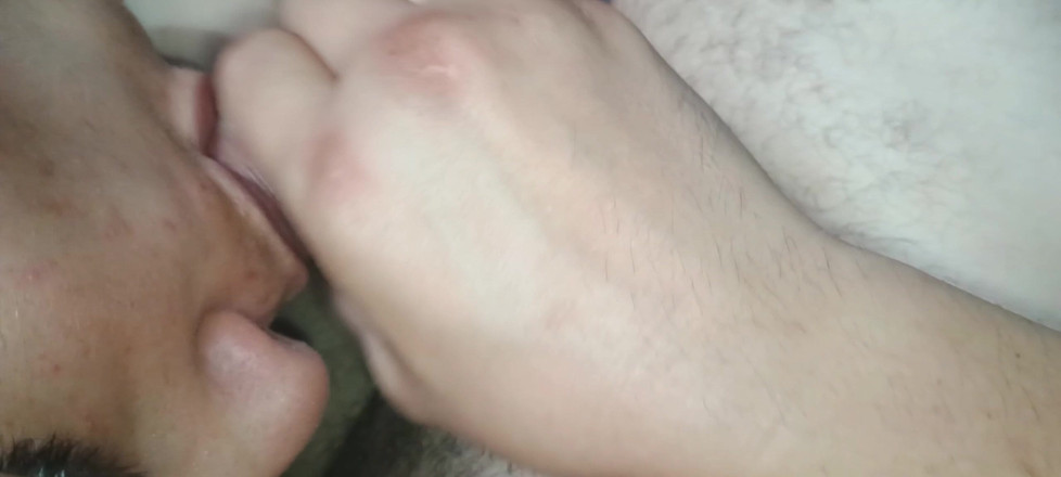 Ionut899: Nevlastní otec tě každé ráno nechá jít do mých úst