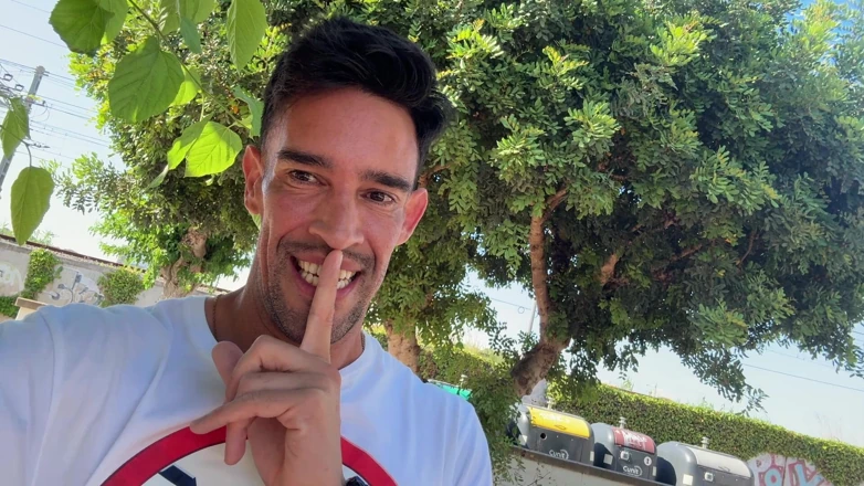 Paul Williams: Hot Stud Fully Naked on Public Park Bench Gets Caught
