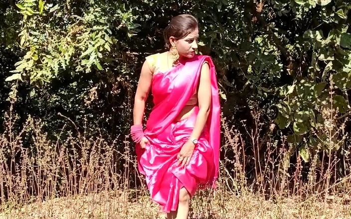 Marathi queen: Sur la route montrant un sari se déshabille