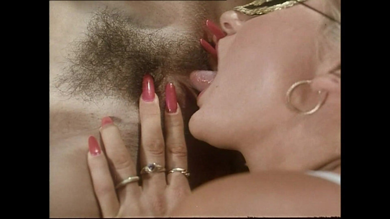 Rocco Siffredi and Friends: Orgia vintage per due milf mascherate e milly d'abbraccio scopata...