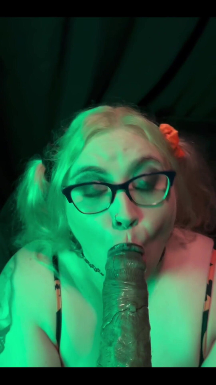 Goth bimbo: Blowjob zakar raksasa