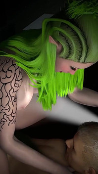 Sexy elfo in legno cavalca un cazzo sotto la pioggia