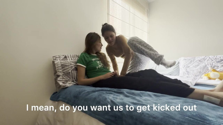 scarlettandc: 방에서 하드코어하게 섹스하는 두 명의 여대생