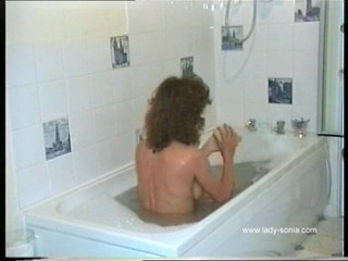 Lady Sonia: Nel bagno