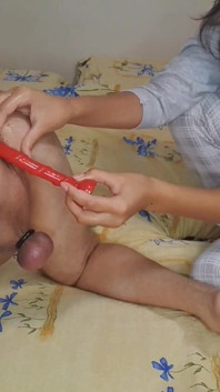Geen genade femdom Ik ga je kont 2 neuken totdat je klaarkomt. Diep in de keel met 50 cm dildo