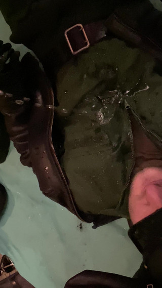 KinkySirius: Ruský voják chčije na perverzního policistu