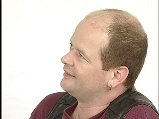 Dirty Teeny: ブルネットの十代はキャスティングで彼女の体を示しています