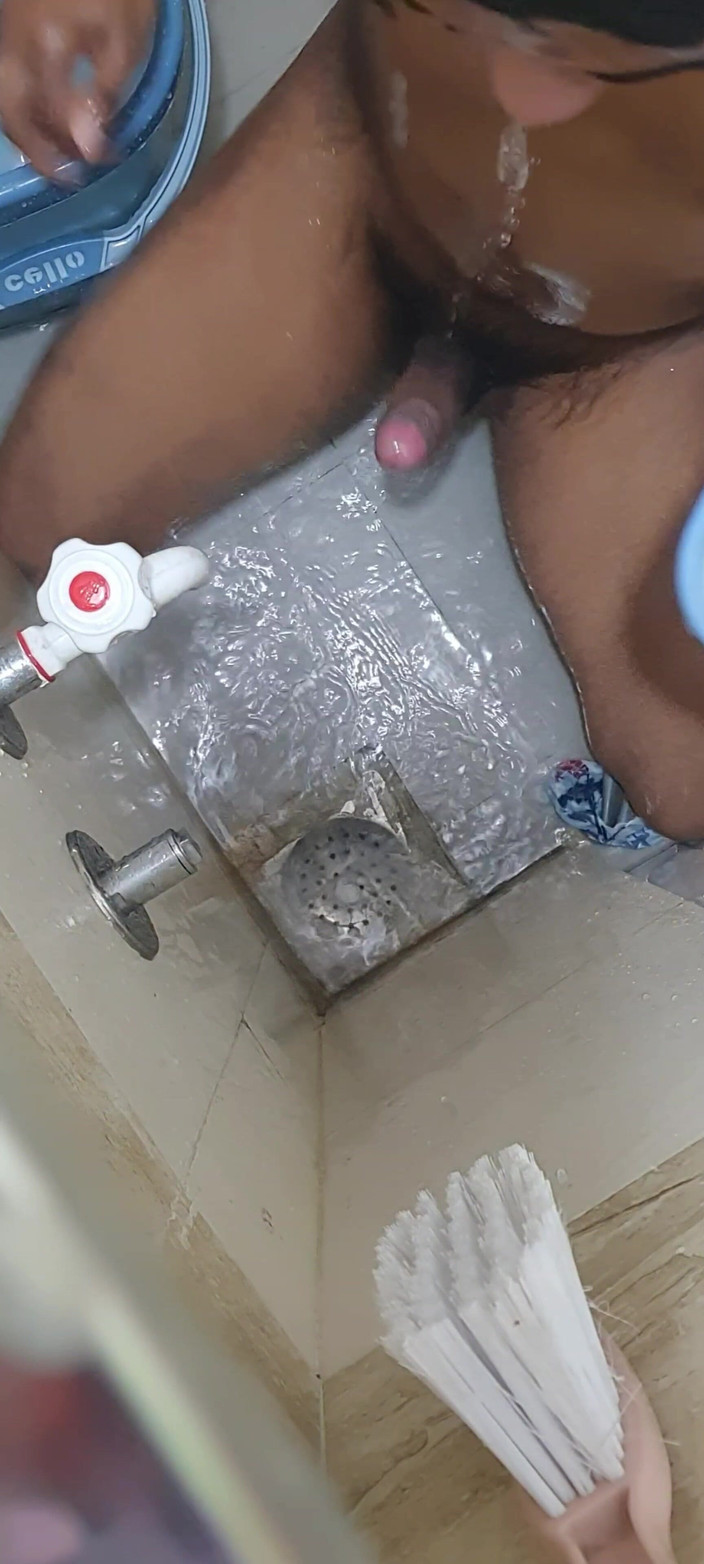 Ahir: Seksi oğlan banyo yaparken mastürbasyon yapıyor