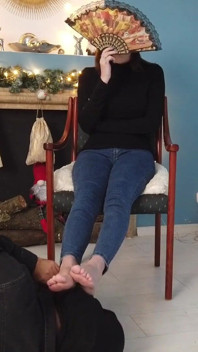 Worshiping the feet of a girl in blue jeans