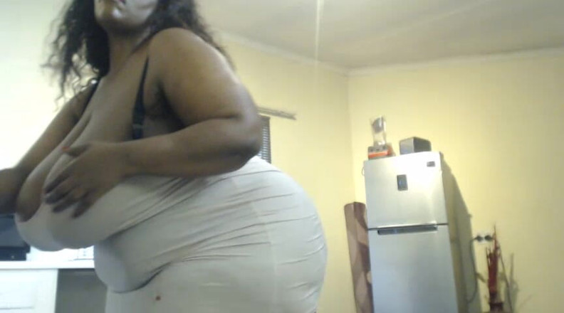 Legendary Booty Overdose: Une maman au cul noir fait un strip-tease et gémit,...