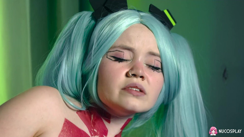 Nu Cosplay: Rebecca Nikson zeigt uns ihre wunderbaren titten im Anime-cosplay
