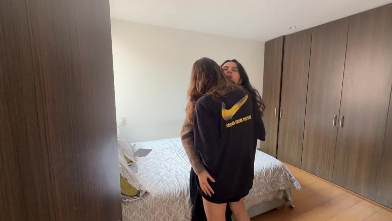 scarlettandc: Two Women Struggle to Satisfy Themselves