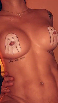 Voodoo ragazza si fa scopare il suo culo grosso