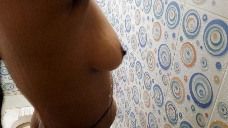 Dhaka sex: Stepson Sees His Stepmom Taking a Bath