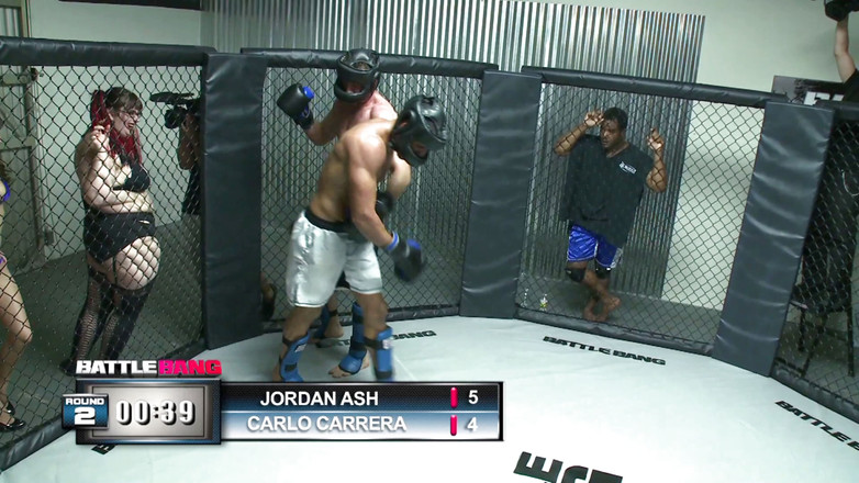 We heart Milfs: MILF Lilith yang bertetek besar dikongkek dalam cincin bergusti