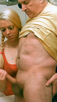 Penny's gym power handjob