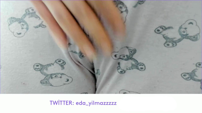 bigass_sexy_bigboobs: Esfregando buceta com pijama - capô de fusca