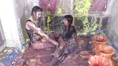 Gunked up girls: Beau e Melody com bodystocking wam