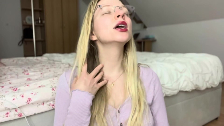 Goddess_Bella_Rae: Why You Should Be on Grindr Right Now App Review
