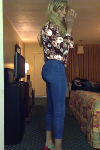 SweetcakesTee: SweetcakesTS blondie