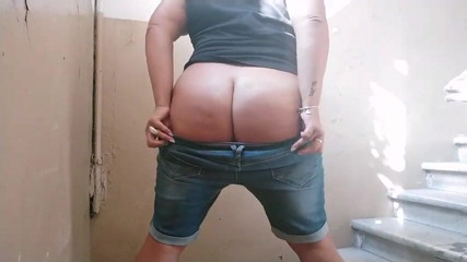 Sunny Loveli: Outdoor start undress BBW ass