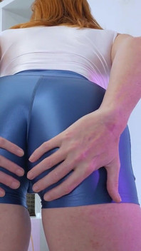 Spandex korte broek gedrenkt in poesjessap
