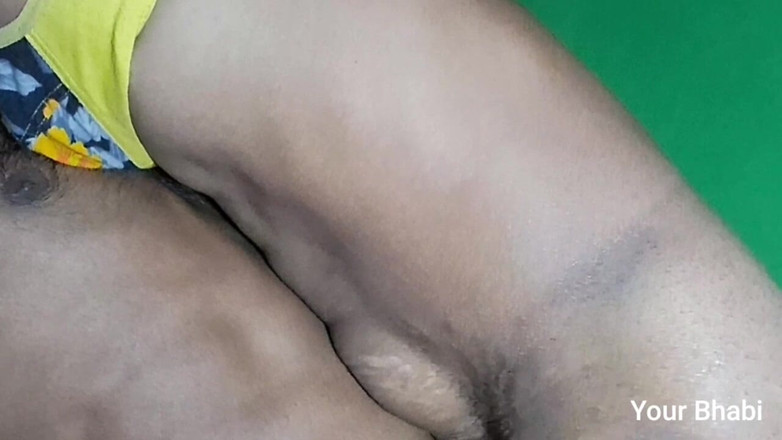 Bhabi: Šukání bhabhi sama doma čerstvě vdaná